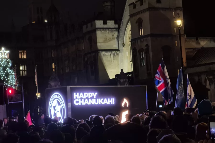 Strage Sydney, luci accese contro l’antisemitismo a Westminster