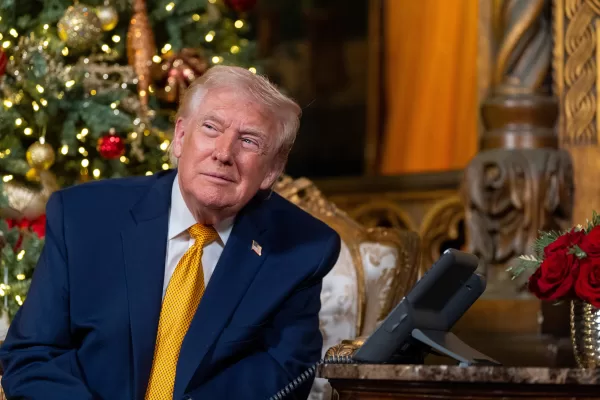 President Donald Trump speaks during a NORAD, North American Aerospace Defense Command, Tracks Santa Operation call at his Mar-a-Lago club, Wednesday, Dec. 24, 2025, in Palm Beach, Fla. (AP Photo/Alex Brandon)





Associate Press/ LaPresse
Only Italy and Spain