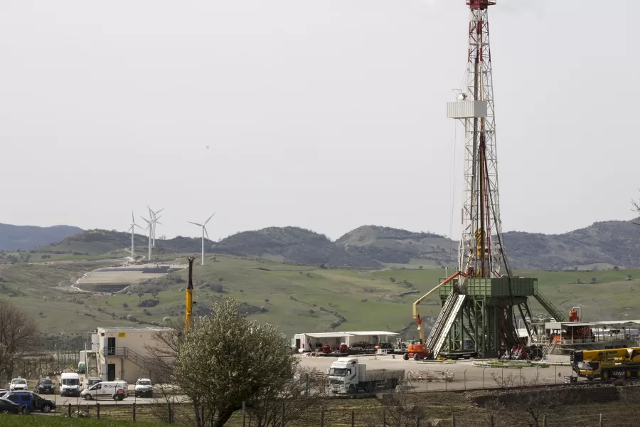 Foto Emiliano Albensi/LaPresse
04/04/2016 Corleto Perticara (PZ)
Cronaca
Petrolio: inchiesta Eni e Total in Basilicata
Nella foto: il pozzo di estrazione Gorgoglione 2, che fa parte del progetto Tempa Rossa di Total, in Basilicata