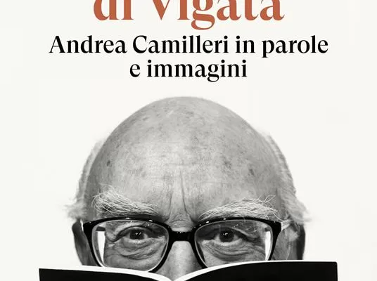Il Montalbano di Andrea Camilleri: dai suoi libri 34 tv movie per 1 miliardo di spettatori. Chi è il “contastorie” di Vigata