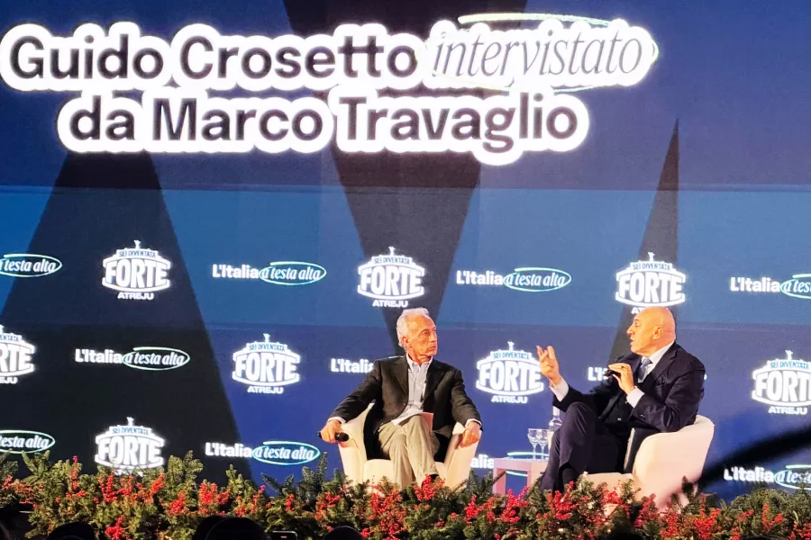 Crosetto smonta Travaglio ad Atreju. “Sul Fatto ho letto che gli Ucraini si erano arresi, non è successo”