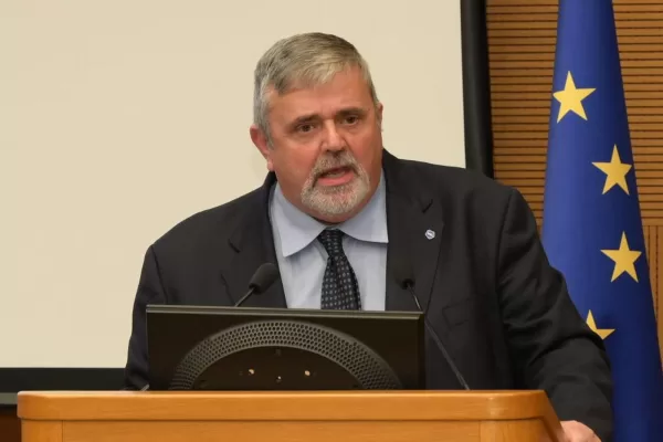 Cgil, l’appello di Capone (segretario generale Ugl): “Il sindacato non evochi rivolte sociali o diverrà partito e i lavoratori fuggiranno” Cgil, l’appello di Capone (segretario generale Ugl): “Il sindacato non evochi rivolte sociali o diverrà partito e i lavoratori fuggiranno”