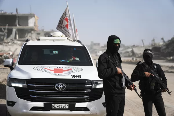Hamas militants accompanied by members of the International Committee of the Red Cross (ICRC) head to Zeitoun neighborhood of Gaza City to search for the remains of deceased hostages, Monday, Dec. 8, 2025. (AP Photo/Jehad Alshrafi)





Associate Press/ LaPresse
Only Italy and Spain