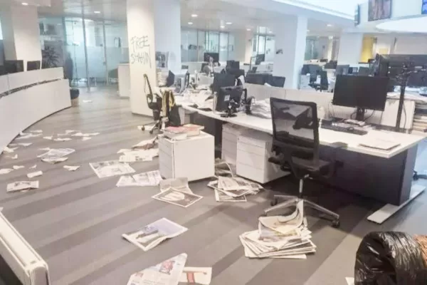 Un appello dopo l’attacco a La Stampa: ODG e Fnsi si costituiscano parte civile