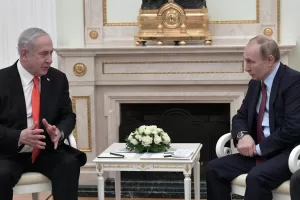 Putin e Netanyahu come in un film di Lina Wertmüller. La Russia minaccia l’Europa, ma solo la Germania lo capisce