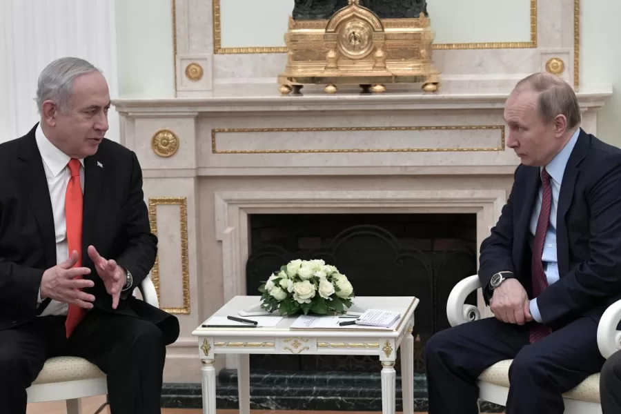 Putin e Netanyahu come in un film di Lina Wertmüller. La Russia minaccia l’Europa, ma solo la Germania lo capisce