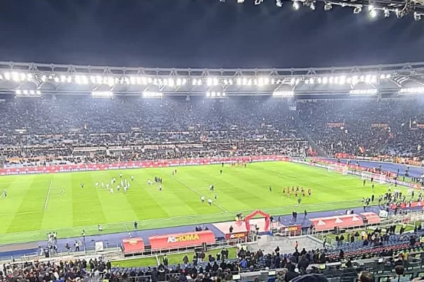 Ancora Neres: il Napoli sbanca l’Olimpico, saluta la crisi e riconquista la vetta