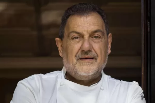 Lo chef Vissani: “Unesco, vince la cucina territoriale ma c’è chi va al ristorante, paga 400 euro e mangia aria. Vegani? Cucinai un coniglio e litigai con una signora”
