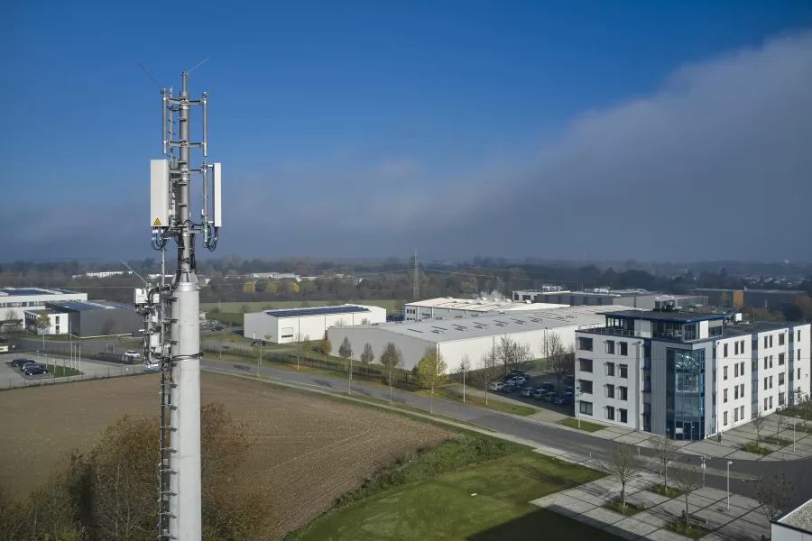 VANTAGE TOWERS TORRE TORRI RIPETITORE RIPETITORI DIFFUSIONE SEGNALE 5G 4G 3G 2G LTE