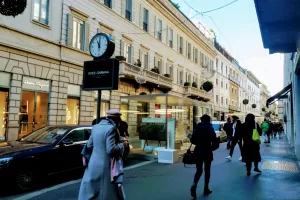 Cos’è lo shopping Tax Free, americani e arabi top spender, aumentano gli acquisti da Sudamerica e Turchia. Le capitali in Italia restano Roma e Milano, bene anche Capri e Como Cos’è lo shopping Tax Free, americani e arabi top spender, aumentano gli acquisti da Sudamerica e Turchia. Le capitali in Italia restano Roma e Milano, bene anche Capri e Como