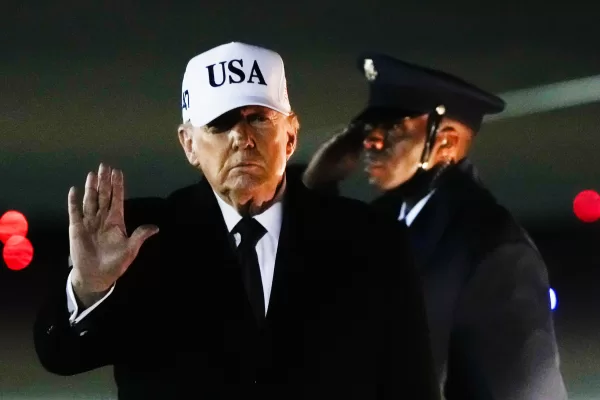 FILE – President Donald Trump waves after arriving on Air Force One from Florida, Jan. 11, 2026, at Joint Base Andrews, Md. (AP Photo/Julia Demaree Nikhinson, File)





Associate Press/ LaPresse
Only Italy and Spain