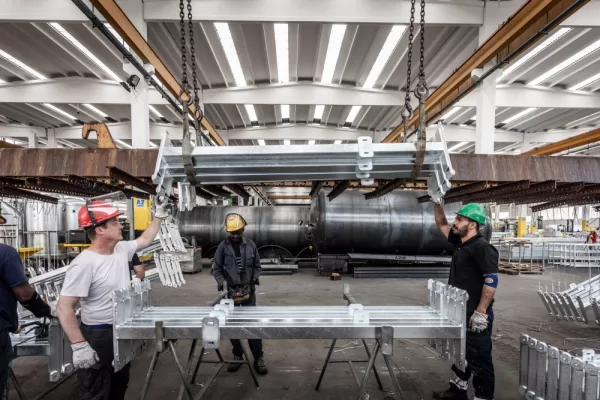 ZINCATURA BRESCIANA LAVORAZIONE ACCIAIO ZINCO MAGAZZINO STOCCAGGIO