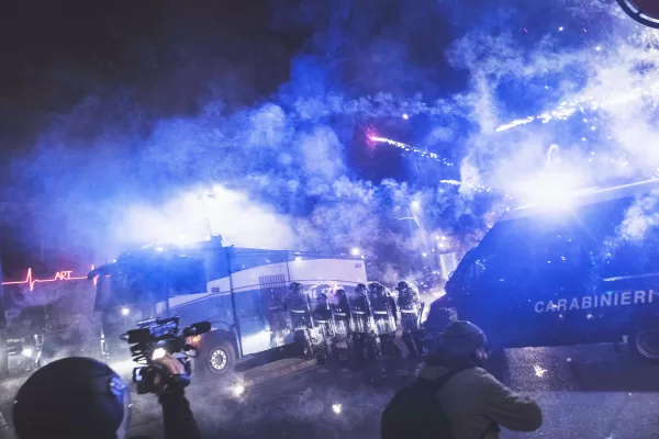 Evento “Street parade, Aska è la mia città” organizzato dagli attivisti di Askatasuna. Torino, Italia – 1 Gennaio 2026 – Cronaca – (Foto Andrea Alfano/LaPresse)

“Street parade, Aska è la mia città” event organized by Askatasuna activists. Turin, Italy – 1 January 2026 – News – (Photo Andrea Alfano/LaPresse)