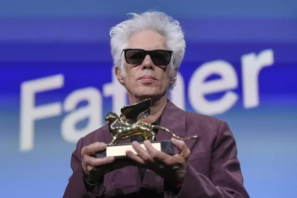 Con Father Mother Sister Brother Jim Jarmusch riscrive Tolstoj