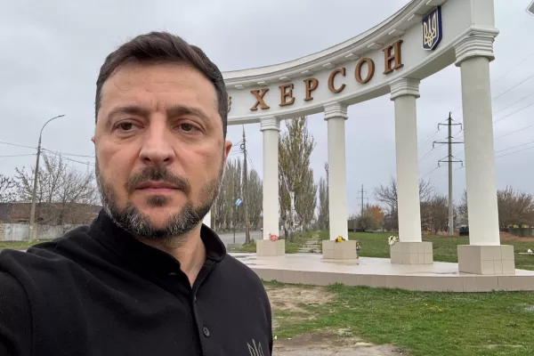 In this photo provided by the Ukrainian Presidential Press Office, Ukrainian President Volodymyr Zelenskyy stands at the sign reading “Kherson” at the approaches to the front line city of Kherson, Southern Ukraine, Tuesday, Nov. 11, 2025. (Ukrainian Presidential Press Office via AP)





Associate Press/ LaPresse
Only Italy and Spain