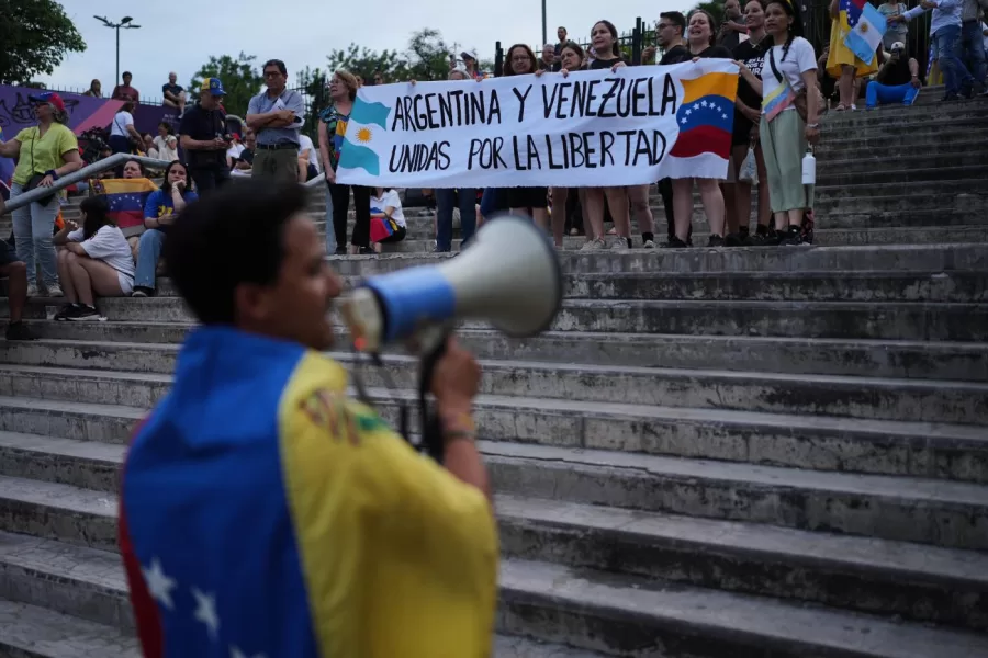 Members of Venezuelan’s opposition demonstrate ahead of the Nobel Peace Prize ceremony where Venezuelan Maria Corina Machado is among this year’s laureates, in Buenos Aires, Argentina, Saturday, Dec. 6, 2025. (AP Photo/Rodrigo Abd))