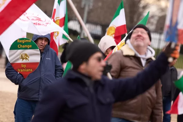 Supporters of the National Council of Resistance of Iran rally outside the White House for regime change in Iran, Wednesday, Dec. 31, 2025, in Washington. (AP Photo/Evan Vucci) 


Associated Press / LaPresse
Only italy and spain