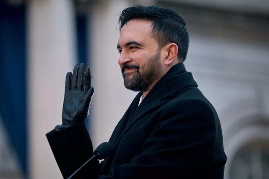 U.S. Sen. Bernie Sanders, I-Vt., unseen, administers the oath of office to Mayor Zohran Mamdani, during Mamdani’s inauguration ceremony, Thursday, Jan. 1, 2026, in New York. (AP Photo/Andres Kudacki) 



Associated Press / LaPresse
Only italy and spain