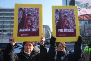 Protesters hold posters during a rally denouncing the U.S. government and President Donald Trump after the U.S. captured Venezuelan President Nicolás Maduro, near the U.S. Embassy in Seoul, South Korea, Monday, Jan. 5, 2026. (AP Photo/Lee Jin-man)





Associate Press/ LaPresse
Only Italy and Spain