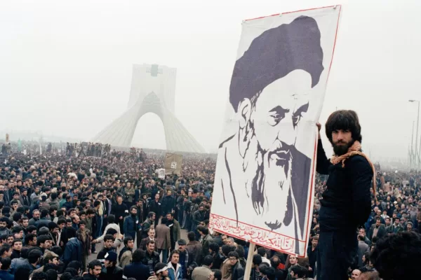 FILE – In this Oct. 9, 1978 file photo, Iranian protesters demonstrate against Shah Mohammad Reza Pahlavi in Tehran, Iran. (AP Photo, File)





Associate Press/ LaPresse
Only Italy and Spain