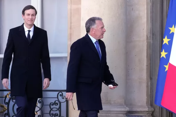 United States Mideast envoy Steve Witkoff, right, and Jared Kushner arrive for a meeting of the ‘Coalition of the Willing’ on Ukraine at the Elysee Palace in Paris, France, Tuesday, Jan. 6, 2026. (AP Photo/Michel Euler)