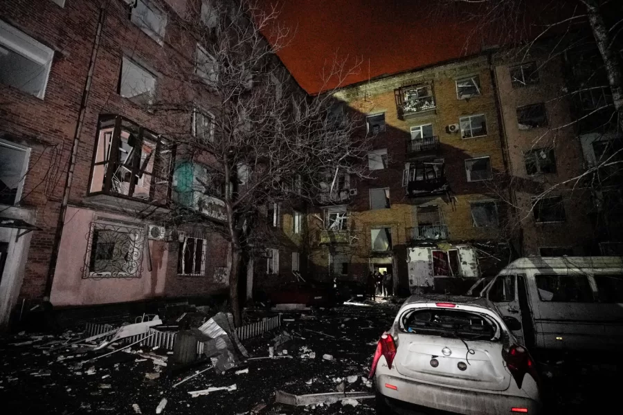 A view of a residential building damaged by a Russian strike in Kryvyi Rih, Ukraine, Thursday, Jan. 8, 2026. (AP Photo/Mykola Myrnyi)





Associate Press/ LaPresse
Only Italy and Spain