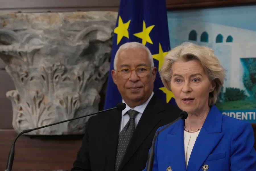 European Commission President Ursula von der Leyen, right, reads a statement next of the European Council President Antonio Costa, at the presidential palace in Baabda, east of Beirut, Lebanon, Friday, Jan. 9, 2026. (AP Photo/Hussein Malla)