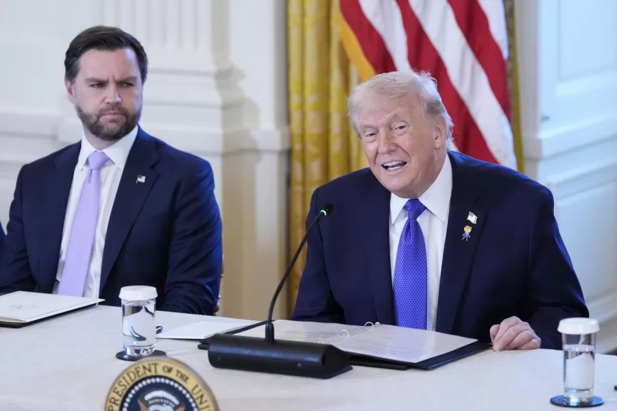 President Donald Trump speaks during a meeting with Vice President JD Vance, left, and oil executives in the East Room of the White House, Friday, Jan. 9, 2026, in Washington. (AP Photo/Alex Brandon) 


Associated Press / LaPresse
Only italy and spain