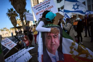 Demonstrators attend a rally in support of Iran’s anti-government protests, in Tel Aviv, Israel Friday, Jan. 16, 2026. (AP Photo/Oded Balilty)





Associate Press/ LaPresse
Only Italy and Spain