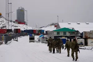Danish soldiers disembark at the port in Nuuk, Greenland, on Sunday, Jan. 18, 2026. (Mads Claus Rasmussen/Ritzau Scanpix via AP) 


Associated Press / Lapresse
Only italy and spain