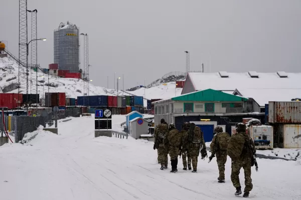 Danish soldiers disembark at the port in Nuuk, Greenland, on Sunday, Jan. 18, 2026. (Mads Claus Rasmussen/Ritzau Scanpix via AP) 


Associated Press / Lapresse
Only italy and spain
