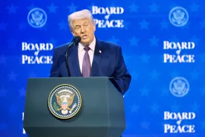 Davos, il forum del disordine internazionale: Trump raccoglie i frutti del suo caos, l’Europa cerca una rotta da seguire Davos, il forum del disordine internazionale: Trump raccoglie i frutti del suo caos, l’Europa cerca una rotta da seguire