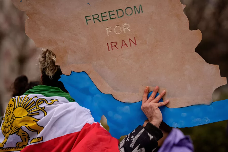 A man holds a map of Iran during a rally in support of anti-government protests in Iran, in Bucharest, Romania, Saturday, Jan. 24, 2026. (AP Photo/Andreea Alexandru)





Associate Press/ LaPresse
Only Italy and Spain