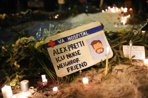 A sign for 37-year-old Alex Pretti, who was fatally shot by a U.S. Border Patrol officer earlier in the day, is displayed during a vigil Saturday, Jan. 24, 2026, in Minneapolis. (AP Photo/Adam Gray) 


Associated Press / LaPresse
Only italy and spain