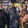 European Council President Antonio Costa, center left, and European Commission President Ursula von der Leyen greet officials upon their arrival at the Republic Day parade in New Delhi, India, Monday, Jan. 26, 2026. (AP Photo/Manish Swarup)