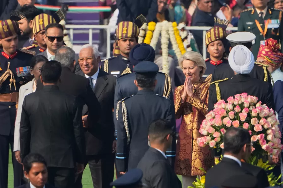 European Council President Antonio Costa, center left, and European Commission President Ursula von der Leyen greet officials upon their arrival at the Republic Day parade in New Delhi, India, Monday, Jan. 26, 2026. (AP Photo/Manish Swarup)