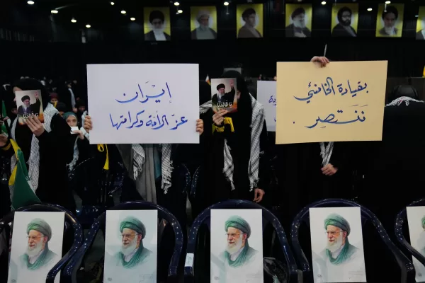 Hezbollah supporters stand behind portraits of the Iranian Supreme Leader Ayatollah Ali Khamenei, as they carry Arabic placards that read:”Iran is the pride and dignity of the nation, left, led by Khamenei’s leadership we will be victorius”, during a rally to show their solidarity with Iranian government, in the southern suburb of Beirut, Lebanon, Monday, Jan. 26, 2026. (AP Photo/Hussein Malla) 


Associated Press / LaPresse
Only italy and spain