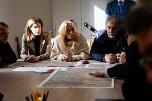 La premier Giorgia Meloni sorvola in elicottero le zone colpite dal maltempo a Niscemi, poi partecipa a una riunione operativa
28 Gennaio 2026, Niscemi, Italia
DISTRIBUTION FREE OF CHARGE – NOT FOR SALE – Obbligatorio citare la fonte LaPresse/Palazzo Chigi/Filippo Attili La premier Giorgia Meloni sorvola in elicottero le zone colpite dal maltempo a Niscemi, poi partecipa a una riunione operativa
28 Gennaio 2026, Niscemi, Italia
DISTRIBUTION FREE OF CHARGE – NOT FOR SALE – Obbligatorio citare la fonte LaPresse/Palazzo Chigi/Filippo Attili