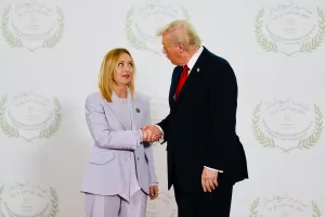 Il Presidente USA Donald Trump e il Presidente del Consiglio, Giorgia Meloni, alla cerimonia della firma del Piano di pace per il Medio Oriente a Sharm el-Sheikh in Egitto – lunedì 13 ottobre 2025 (Foto Filippo Attili/Palazzo Chigi/LaPresse)

DISTRIBUTION FREE OF CHARGE – NOT FOR SALE – Obbligatorio citare la fonte LaPresse/Palazzo Chigi/Filippo Attili