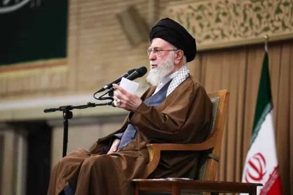 In this photo released by the official website of the office of the Iranian supreme leader, Supreme Leader Ayatollah Ali Khamenei speaks in a meeting with a group of students in Tehran, Iran, Monday, Nov. 3, 2025. (Office of the Iranian Supreme Leader via AP)





Associate Press/ LaPresse
Only Italy and Spain