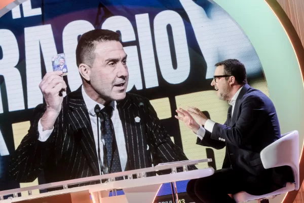 Il segretario della Lega, vice presidente del Consiglio, Ministro dei trasporti Matteo Salvini (sullo schermo Roberto Vannacci) ospite di Bruno Vespa nella trasmissione cinque minuti Rai Uno, a Roma, Mercoledì 07 Aprile 2025 (foto Mauro Scrobogna /LaPresse)

The secretary of the Lega, Deputy Prime Minister, Minister of Transport Matteo Salvini (on the screen Roberto Vannacci) guest of Bruno Vespa in the five-minute broadcast Rai Uno, in Rome, Wednesday April 07 2025 (Photo by Mauro Scrobogna / LaPresse)