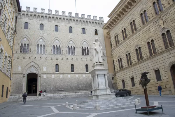 PIAZZA SALIMBENI SEDE MPS BANCA MONTE DEI PASCHI DI SIENA