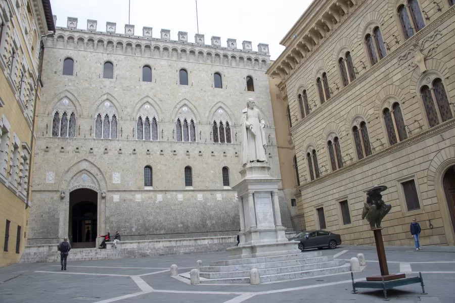 PIAZZA SALIMBENI SEDE MPS BANCA MONTE DEI PASCHI DI SIENA