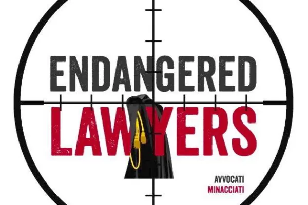 La criminalizzazione del diritto di difesa: negli Usa la tensione fisiologica tra avvocatura e potere è diventata patologica