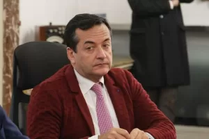 Addio a Santangelo, il notaio Falconio: “Con il suo gesto ha risposto alla domanda del film ‘La grazia’ di Sorrentino. Processo va vissuto come luogo di accertamento non come pena” Addio a Santangelo, il notaio Falconio: “Con il suo gesto ha risposto alla domanda del film ‘La grazia’ di Sorrentino. Processo va vissuto come luogo di accertamento non come pena”