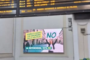 Referendum giustizia, “Vuoi giudici che dipendono dalla politica? Vota no”. Il manifesto ingannevole a Milano Referendum giustizia, “Vuoi giudici che dipendono dalla politica? Vota no”. Il manifesto ingannevole a Milano