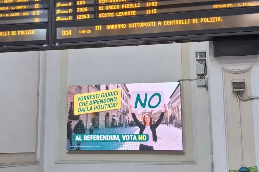 Referendum giustizia, “Vuoi giudici che dipendono dalla politica? Vota no”. Il manifesto ingannevole a Milano