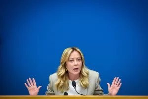 Meloni già in campo per sostenere il referendum: “Magistrati politicizzati ostacolano l’azione del governo” Meloni già in campo per sostenere il referendum: “Magistrati politicizzati ostacolano l’azione del governo”