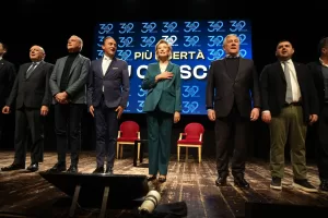 Forza Italia al Teatro Manzoni: casa Berlusconi benedice l’unità azzurra e apre la porta al centro riformista Forza Italia al Teatro Manzoni: casa Berlusconi benedice l’unità azzurra e apre la porta al centro riformista