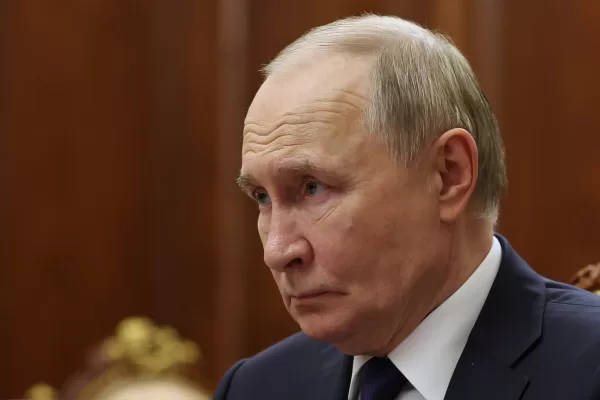 Russian President Vladimir Putin listens to Moscow Region Governor Andrei Vorobyov during their meeting at the Kremlin in Moscow, Russia, Monday, Dec. 29, 2025. (Mikhail Metzel, Sputnik, Kremlin Pool Photo via AP)





Associate Press/ LaPresse
Only Italy and Spain